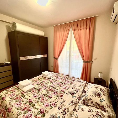 Apartments Nirgilija Tivat Eksteriør billede